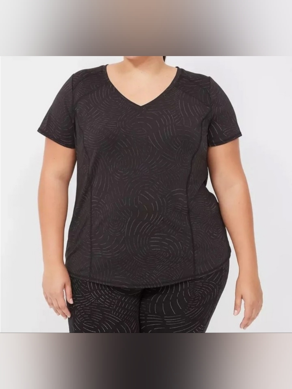 Lane Bryant LIVI athletic V-neck shirt, reflective pattern size 26/28, like new